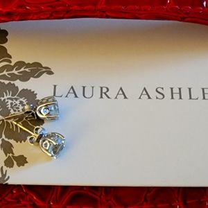 Beautiful Laura Ashley ❤️ stud earrings! Sparkling moissanite like a sunshine 🌞